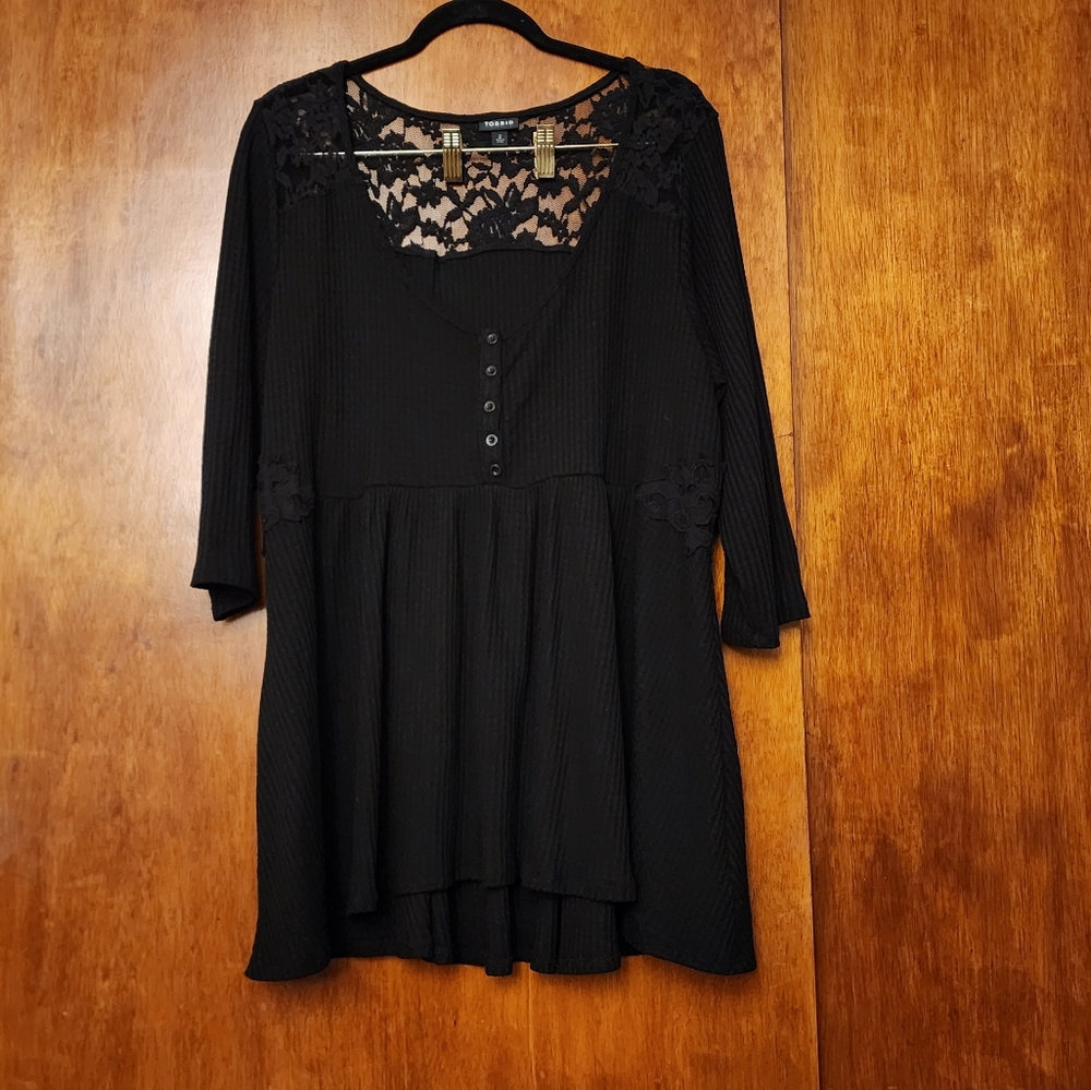 Torrid Waffle Scoop Neck Button-Front Lace Inset Babydoll Top Size 2